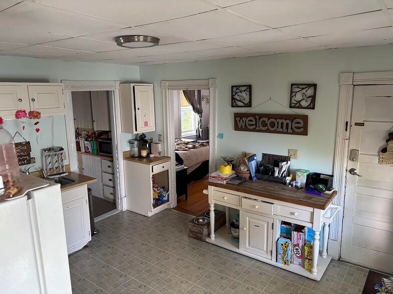 Building Photo - 465 E High St