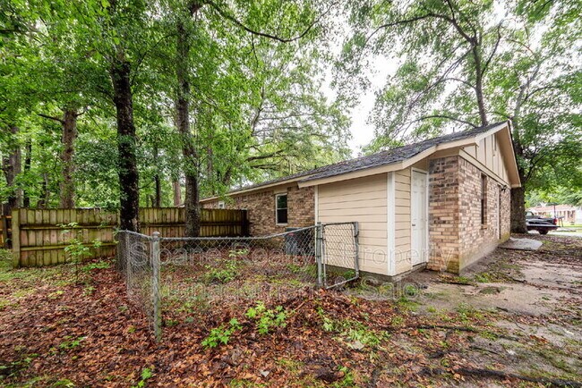 Building Photo - 819 Sandpiper Dr