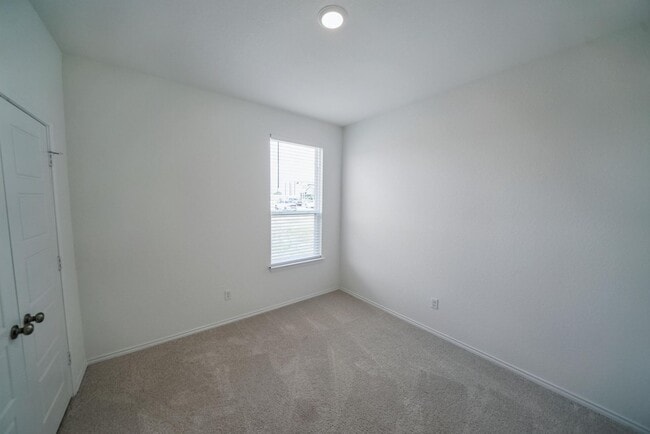 Building Photo - Beautifully Maintained Single-Story Home i...