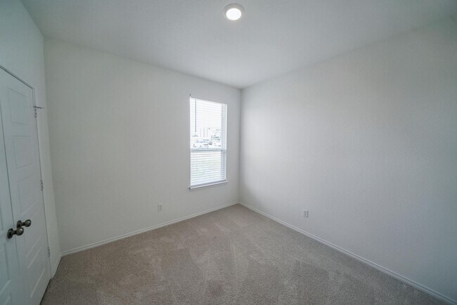 Building Photo - Beautifully Maintained Single-Story Home in Vista Real - Realtor Commission: $500
