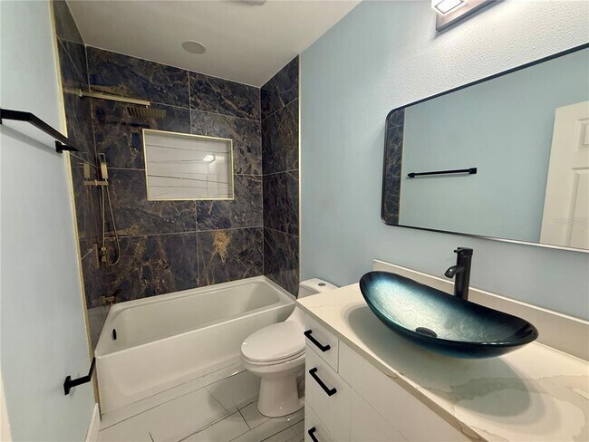 Building Photo - 139 Mayfair Cir