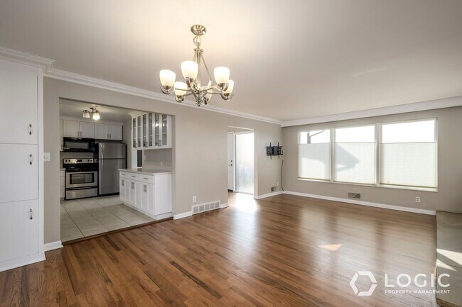 Building Photo - 195 E Roundtoft Dr