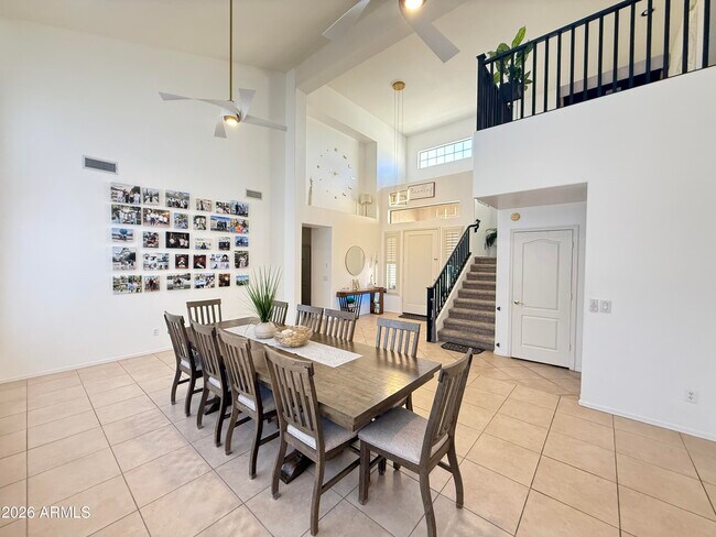 Building Photo - 757 W Aloe Pl