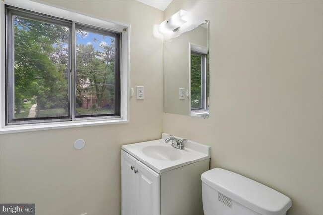 Building Photo - 901 Kenbrook Dr