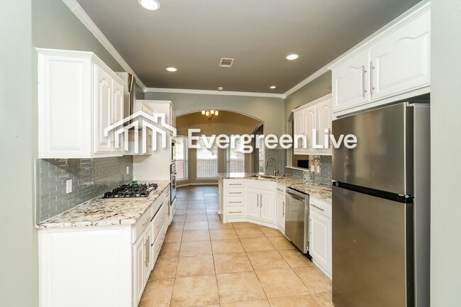 Building Photo - 1212 East Canton St S