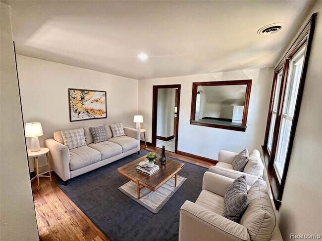 Building Photo - 15511 N Park Ave