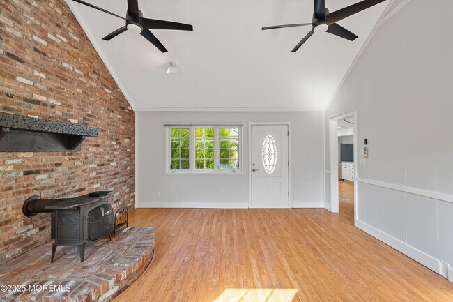 Building Photo - 61 Berkshire Dr