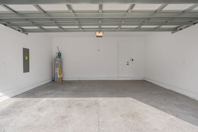 Building Photo - 6504 Barnstorm Wy