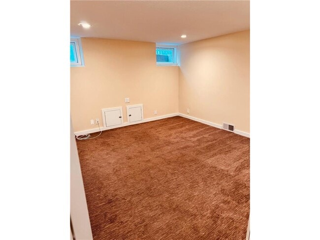 Building Photo - 115 E 58th St