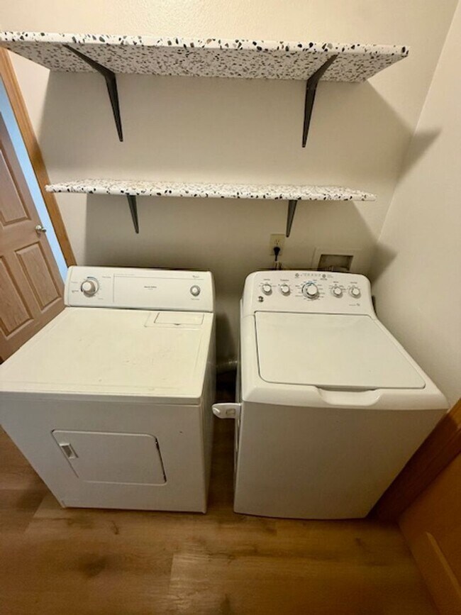 Building Photo - 726 Meagher Ave