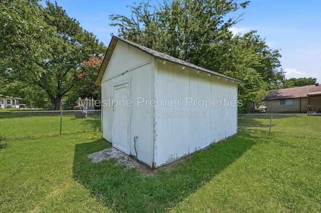 Building Photo - 302 Iowa St