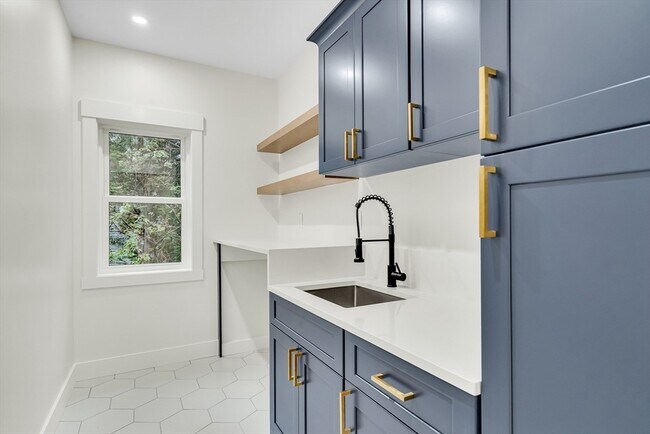 Building Photo - 22 Estabrook Rd