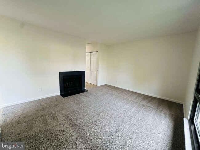 Building Photo - 16 E Daisy Ln