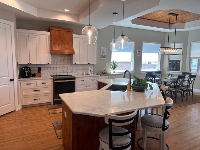 Building Photo - LAKE FRONT PROPERTY!  4/3/2; FULLY  FURNISHED