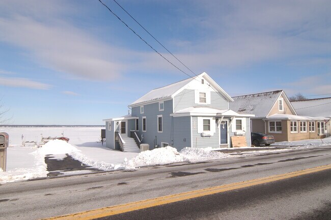 Building Photo - 7099 Lakeshore Rd