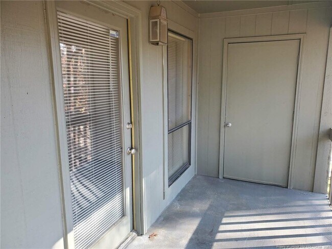 Building Photo - 1865 Tryon Dr