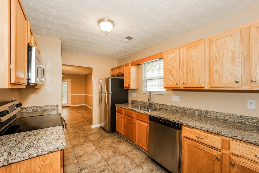 Building Photo - 468 Cathedral Dr