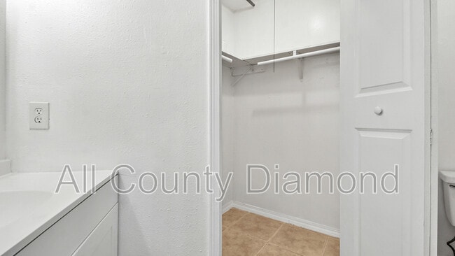 Building Photo - 4114 Holiday Dr