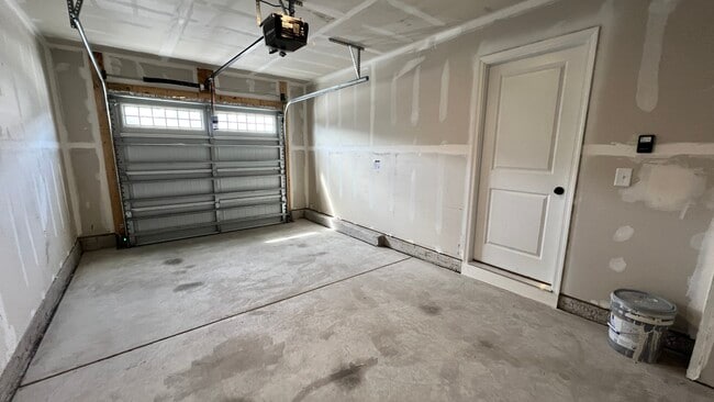 Building Photo - 243 Christiana Ln