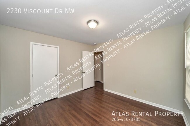 Building Photo - 2230 Viscount Dr NW