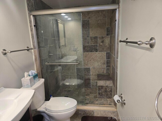 Building Photo - 3800 Galt Ocean Dr