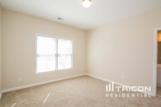 Building Photo - 3530 Renaissance Cir