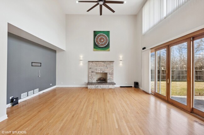 Building Photo - 17W234 Massel Ct
