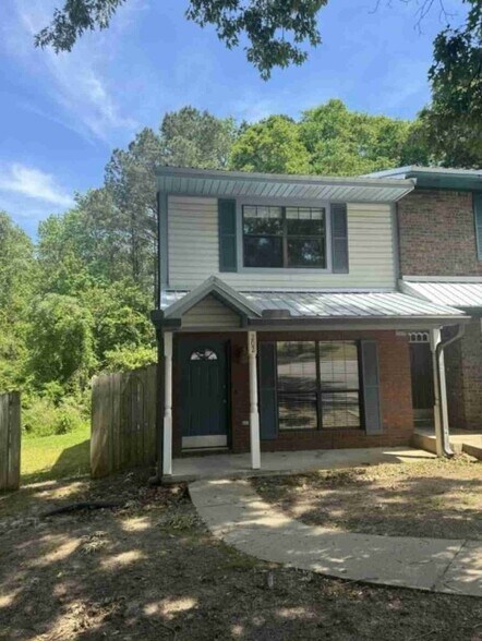 Primary Photo - 202 Lakeview Dr