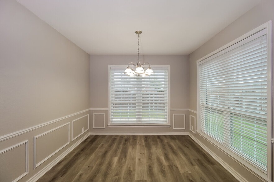 Building Photo - 3355 Brooke St