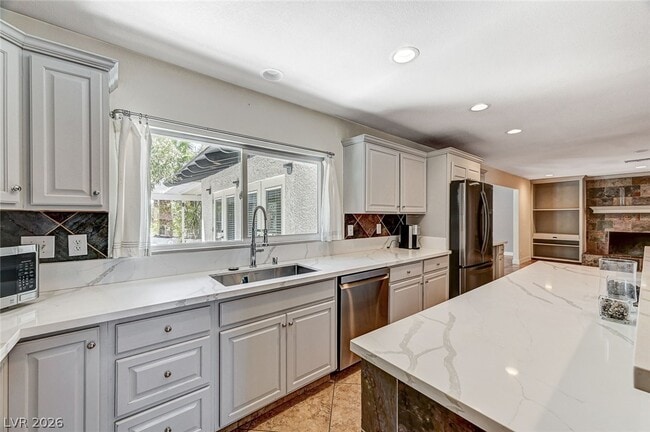 Building Photo - 4153 Woodcrest Rd