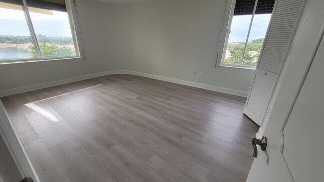 Building Photo - 2480 Presidential Way