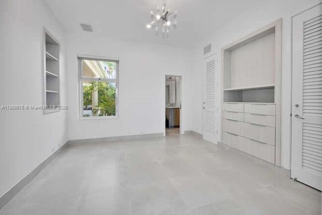 Building Photo - 621 N Mashta Dr