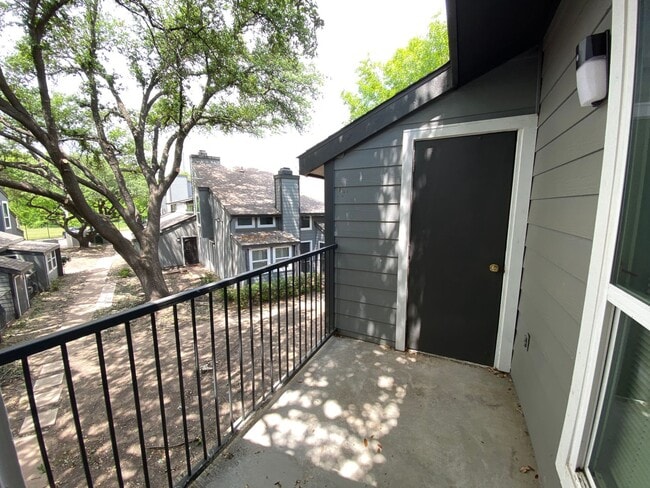 Building Photo - 1 bed 1 bath unit for rent in Dallas!