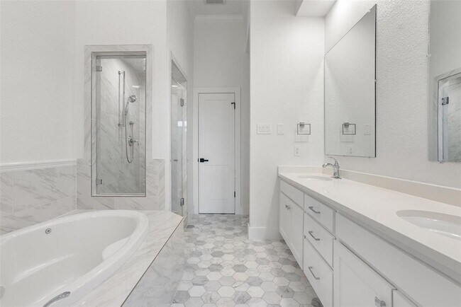 Building Photo - 4231 Westlake Dr