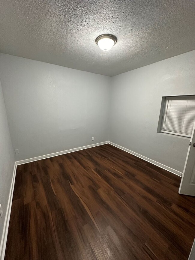 Building Photo - All Brick 4 bedroom 2 bath Northside Rental!