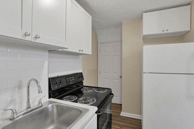 Building Photo - 898-900 Racine Ave