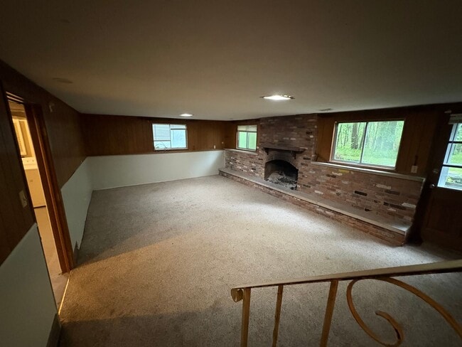 Building Photo - Beautiful Split Level House 3 bedroom 1 ba...