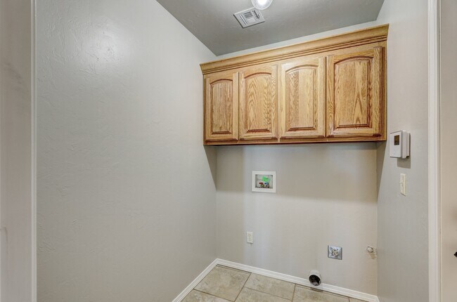 Building Photo - 2816 Coventry Manor Dr