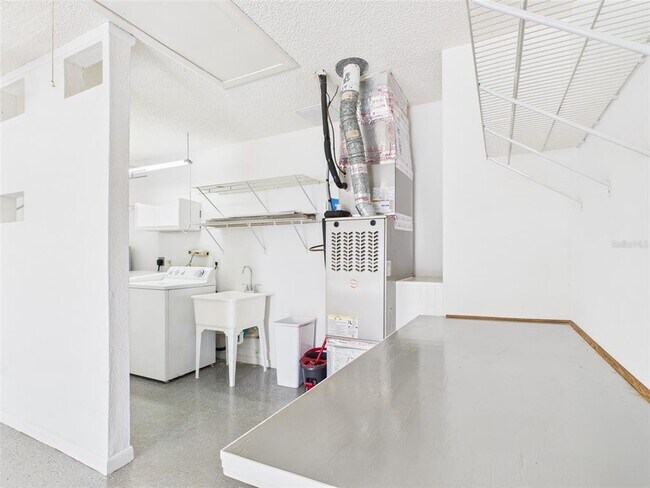 Building Photo - 9679 SW 99th Ave
