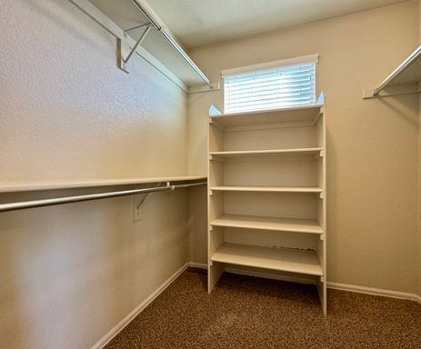 Building Photo - 3 Bedroom Home With Plenty of Space! Avail...