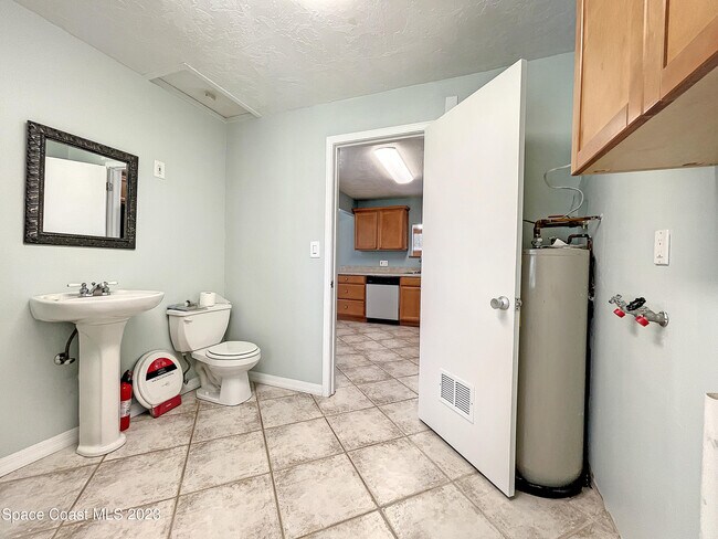Building Photo - 305 Belmont Dr