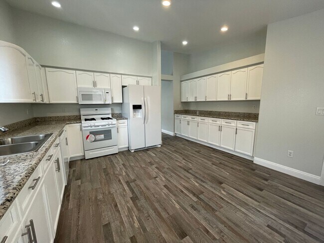 Building Photo - Charming Single-Story Home with 3-Car Gara...