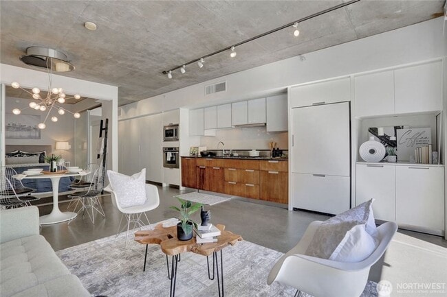 Building Photo - Unique 1 bed/1bath, 200 sqft patio, 2 parking spaces, high end finishes.