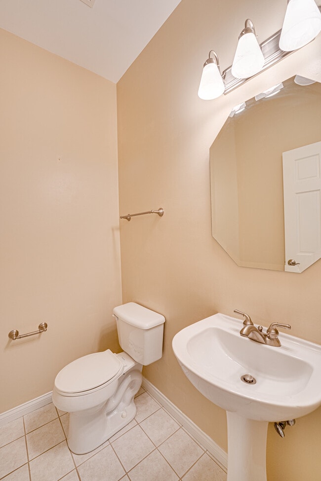 Building Photo - 2855 Vernal Ln