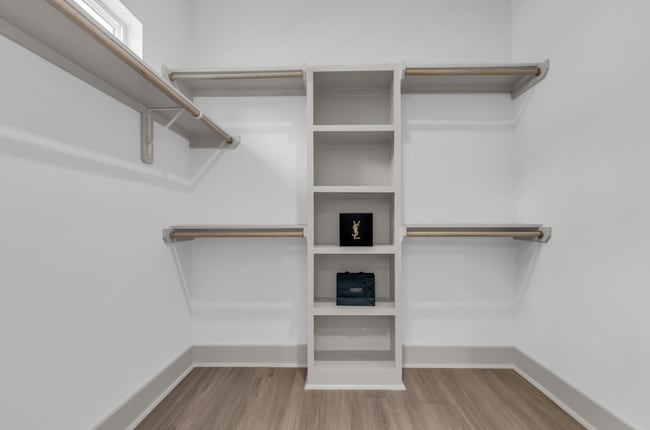 Building Photo - Sleek & Modern 3/2 in Garden Oaks