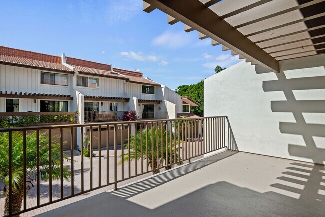 Building Photo - Fully Remodeled 2 Bed, 2 Bath East Beach T...