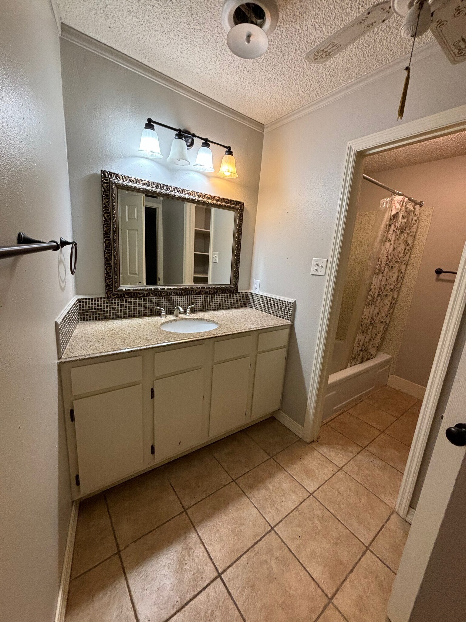 Bath 2 - 8612 S 31st Ter