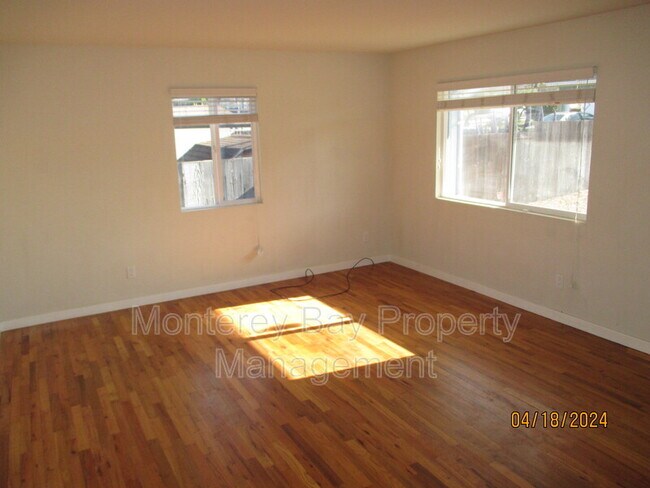 Building Photo - 1589 Soto St