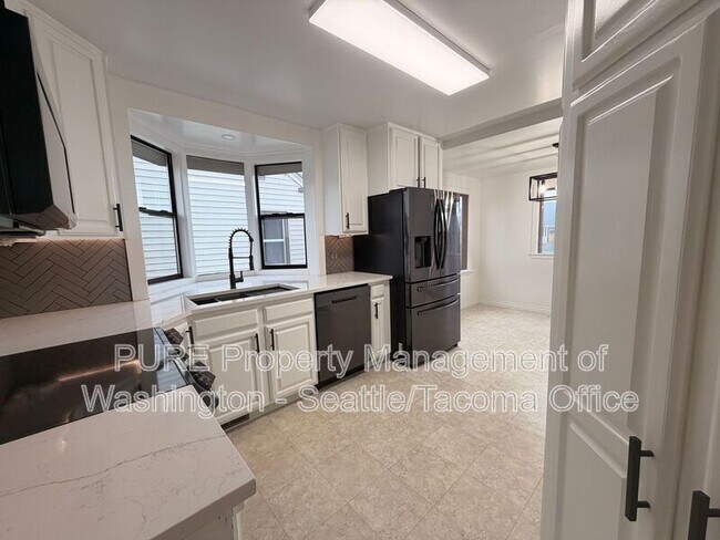 Building Photo - 3136 S 18th St