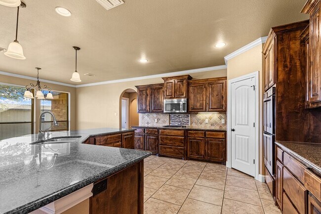 Building Photo - 5811 Oak Creek Drive